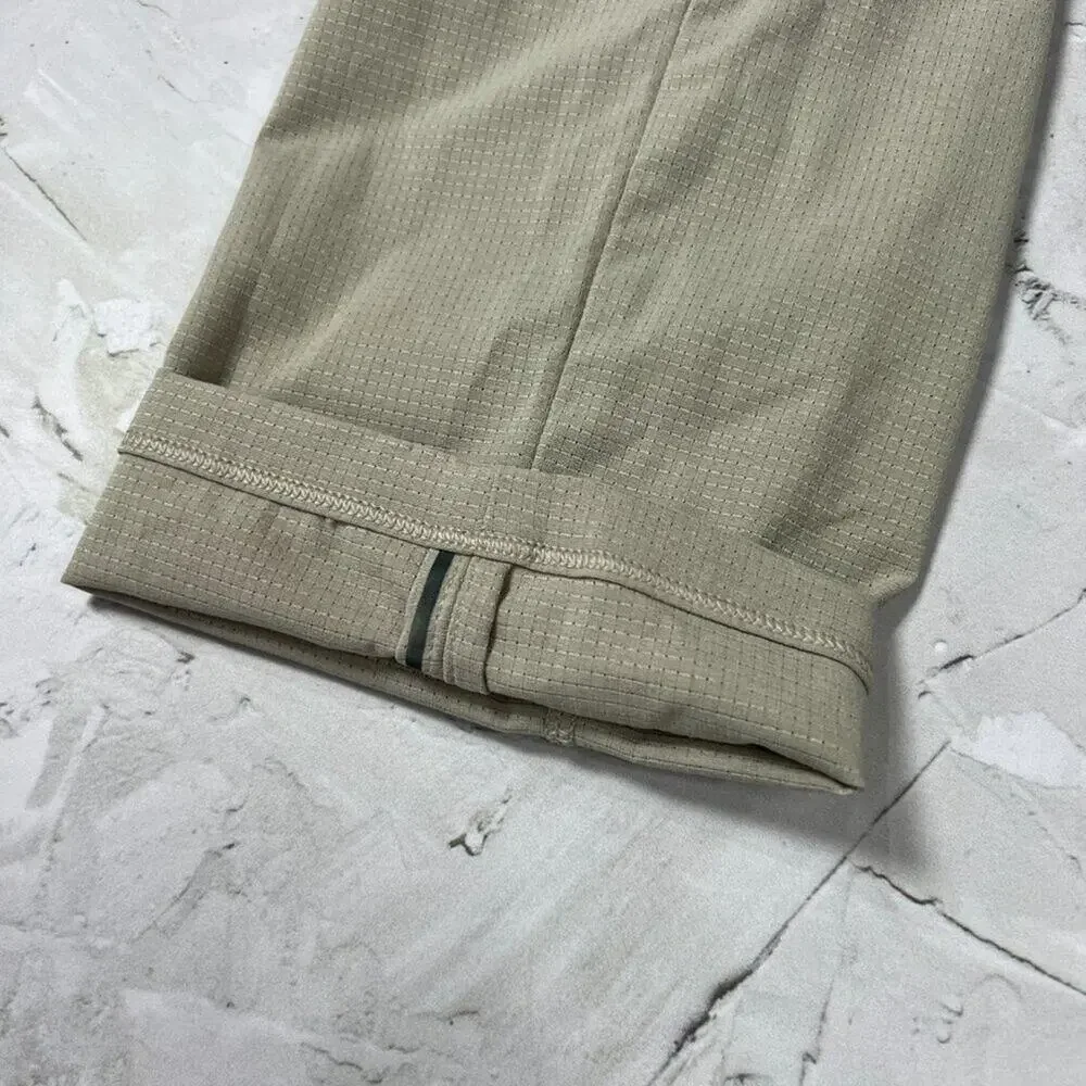Lululemon Commission Slim Pant Ventlight SIZE 31 Gray Beige Chino
